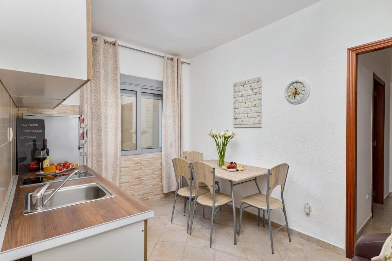 Апартаменты Ana's Place Near The Sea *