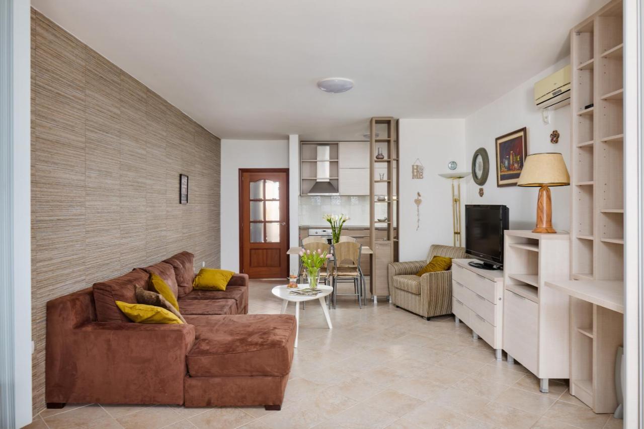 Апартаменти Ana's Place Near The Sea *