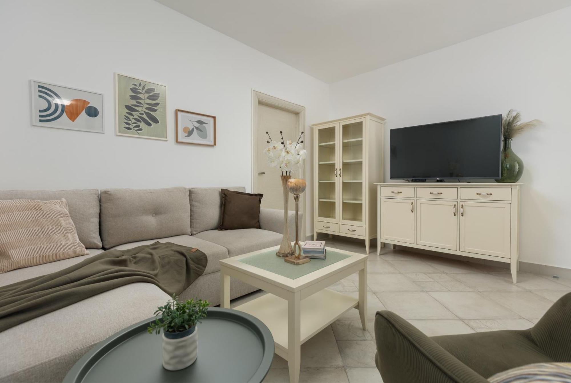 Апартаменти Ana's Place Near The Sea Котор
